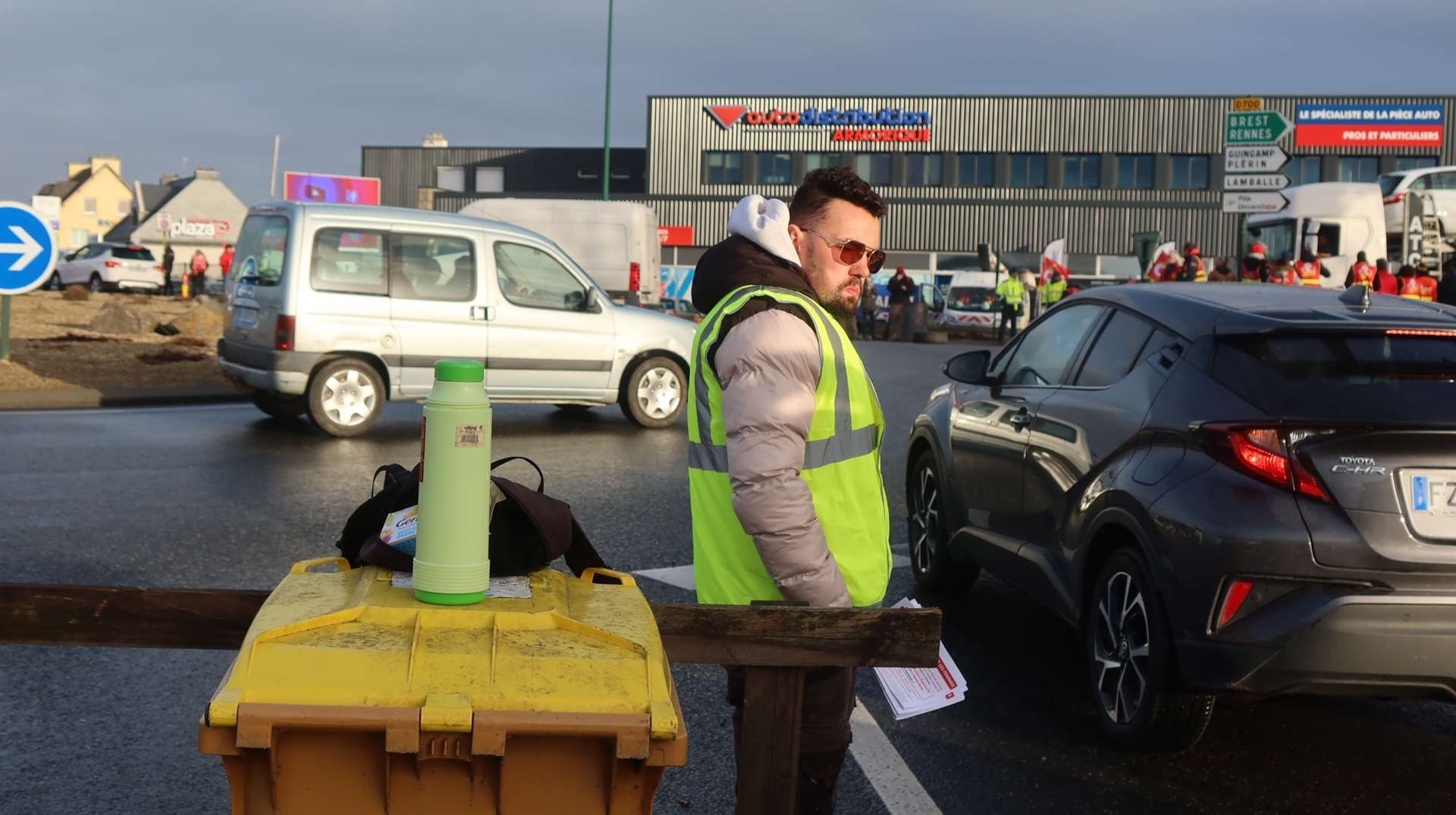 8 mars rd point renault 17 
