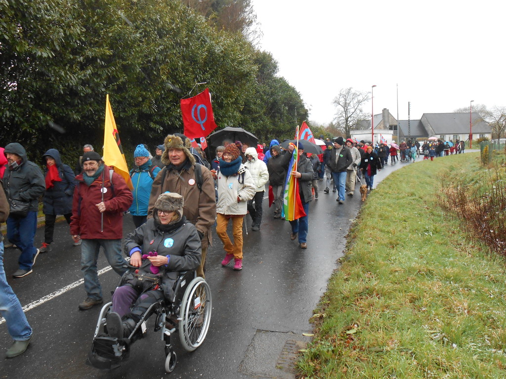 Brennilis marche vers la centrale