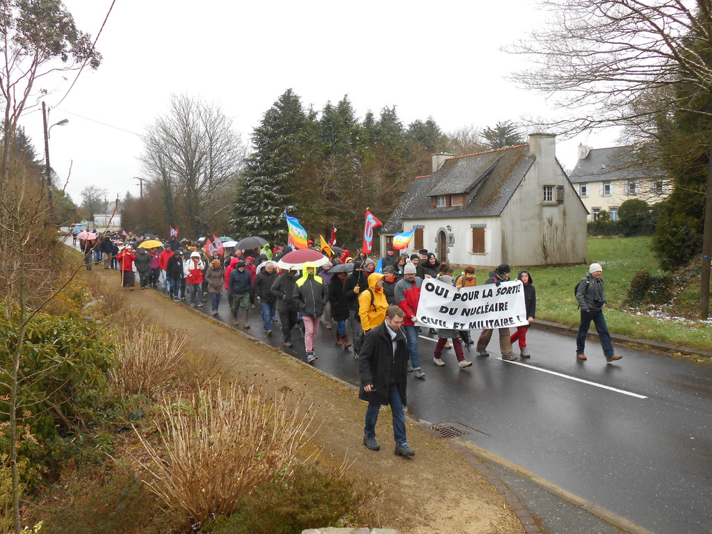 Brennilis marche vers la centrale