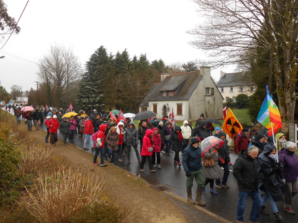 Brennilis marche vers la centrale