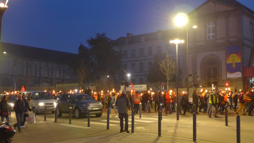 Manif aux flambeaux