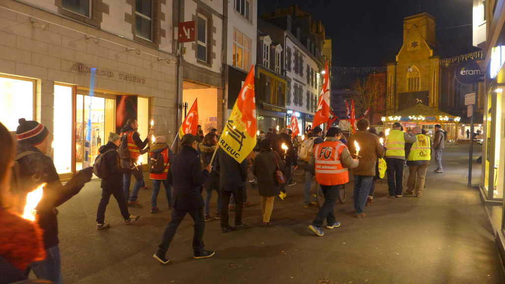 Manif aux flambeaux