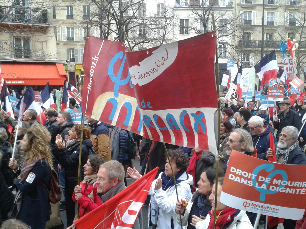 dans le défilé