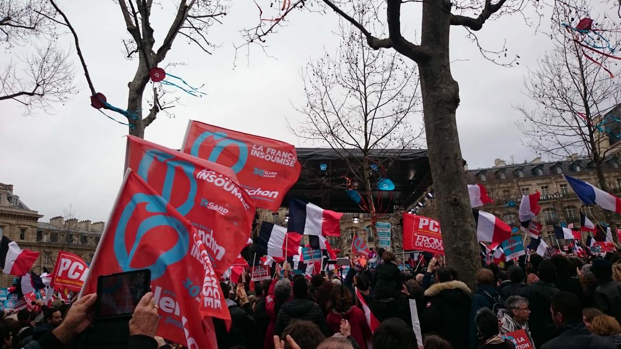 dans le défilé